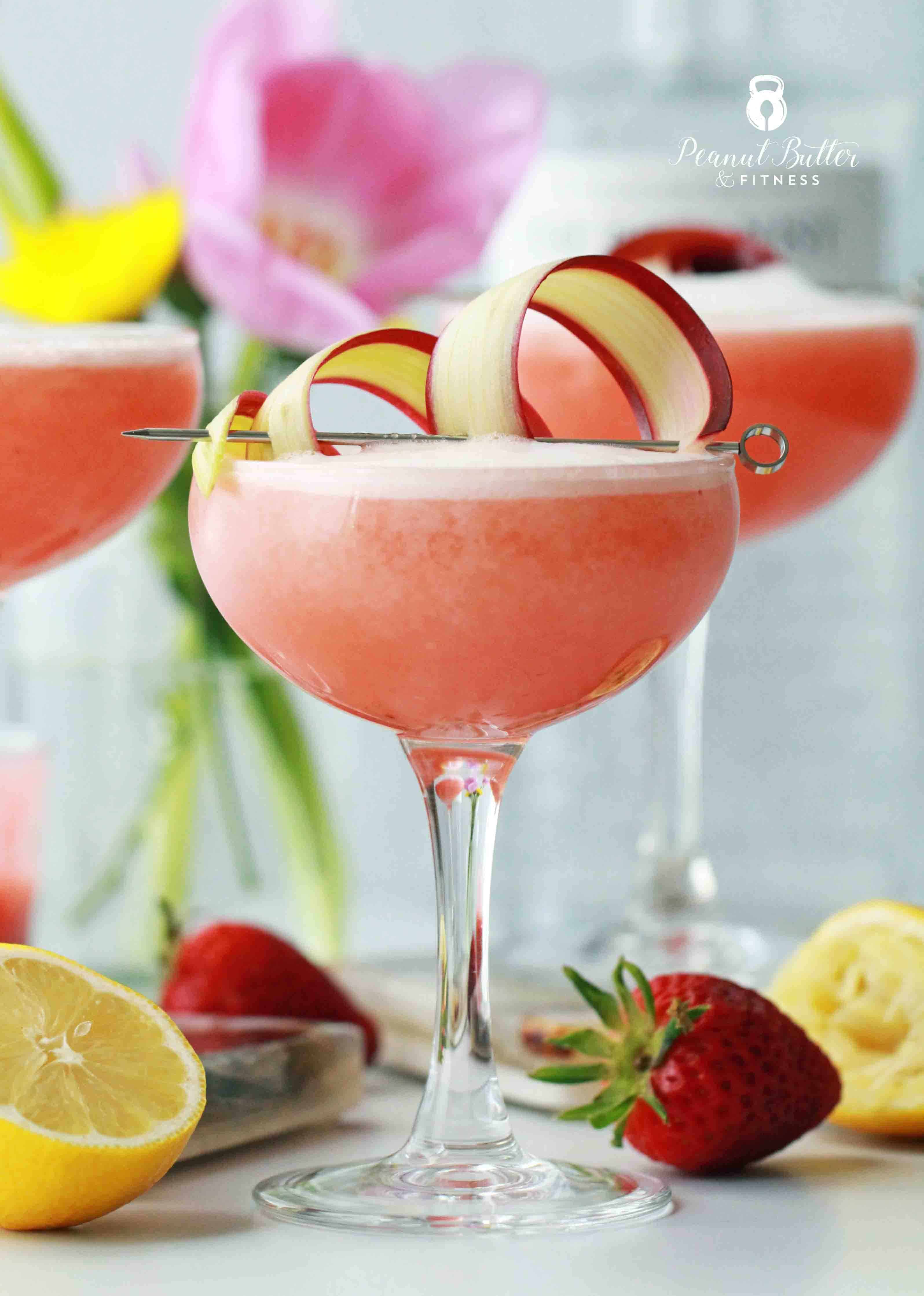 Refreshing summer rhubarb sour fizz cocktail, frozen fizz cocktail, sweet  rhubarb slushy with sirup, rum and champagne. Refreshing cold and healthy s  Stock Photo - Alamy