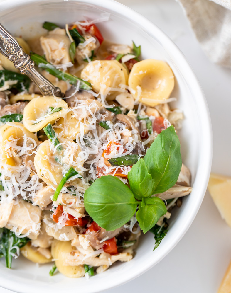 Easy Mushroom and Spinach Chicken Pasta