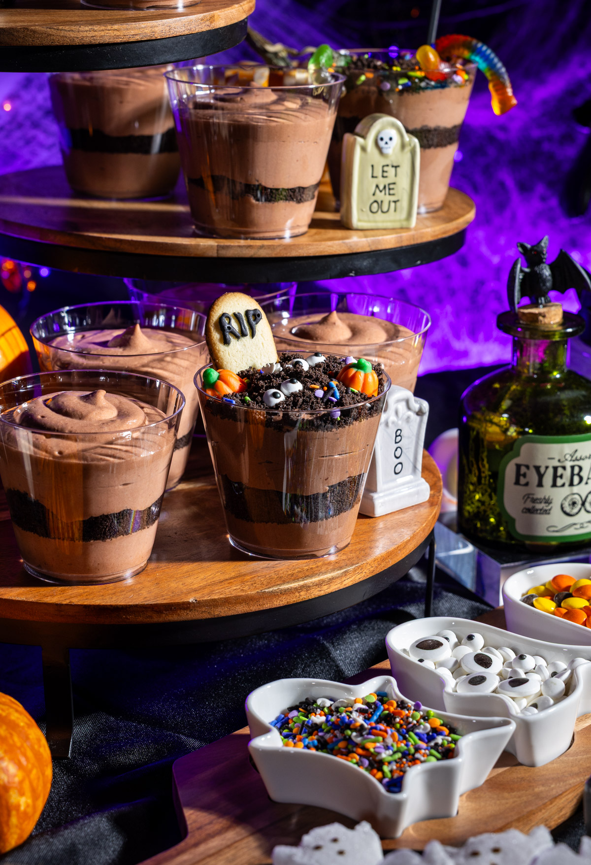 Build-Your-Own Dirt Cup Halloween Bar